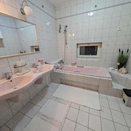 - Balaton 20085 Apartmán